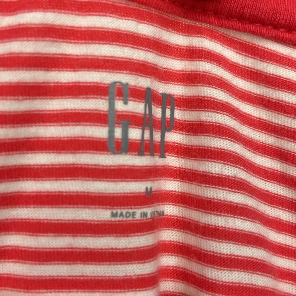 Gap v neck striped tee red and white - Picture 6 of 7